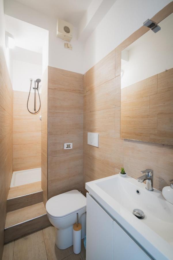 Suite "Castello" Del Garda - Apt Per Coppie Garda Desenzano del Garda Buitenkant foto