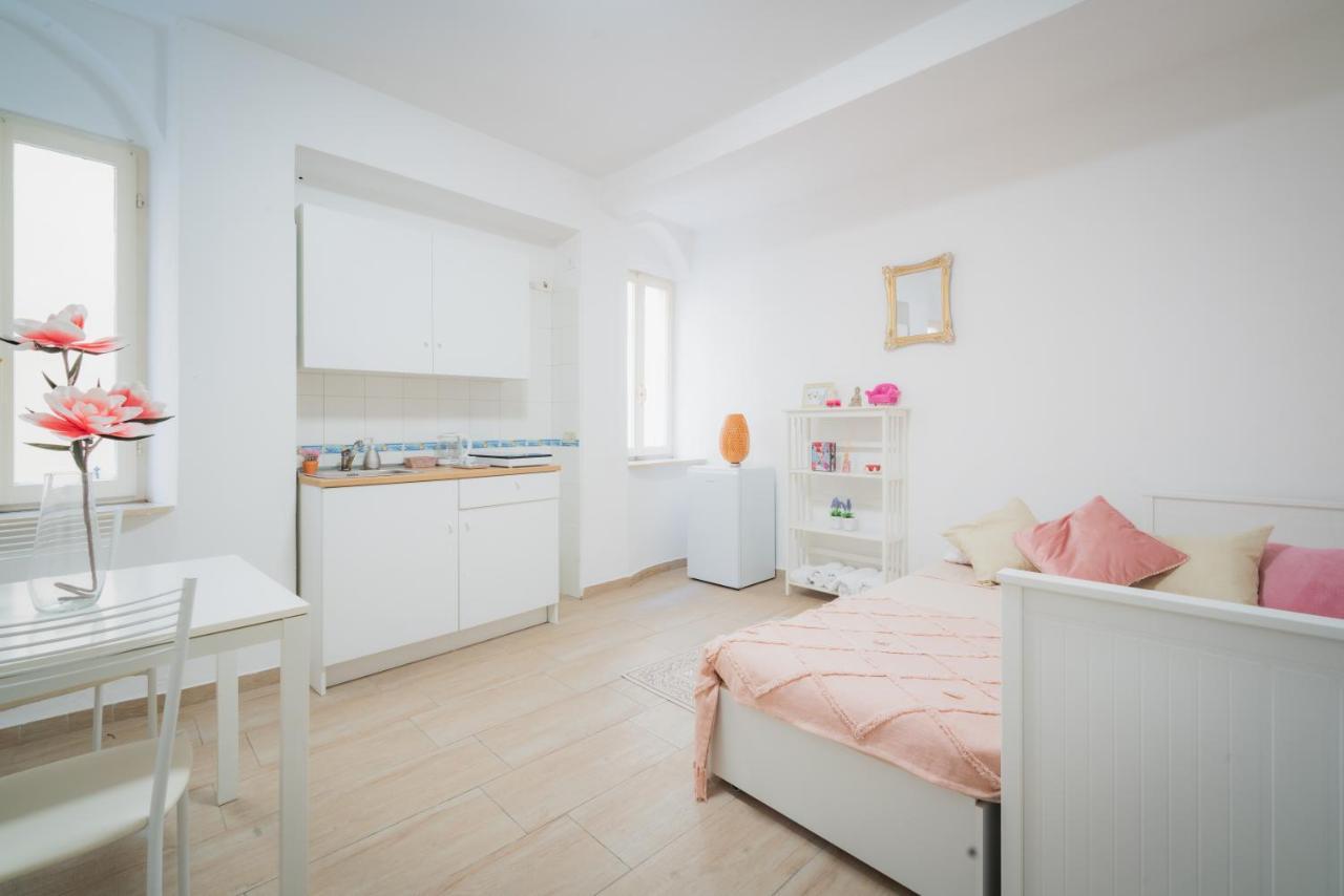 Suite "Castello" Del Garda - Apt Per Coppie Garda Desenzano del Garda Buitenkant foto