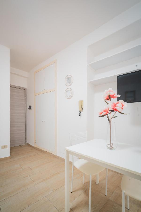 Suite "Castello" Del Garda - Apt Per Coppie Garda Desenzano del Garda Buitenkant foto