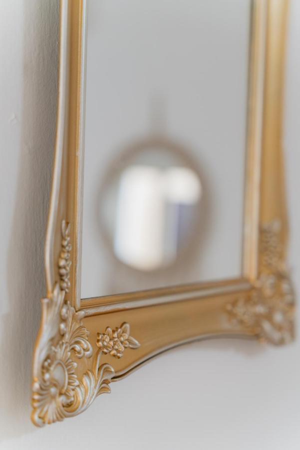 Suite "Castello" Del Garda - Apt Per Coppie Garda Desenzano del Garda Buitenkant foto